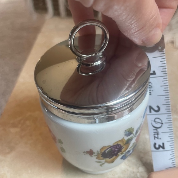 Vintage Royal Worcester single egg coddler in white porcelain with silver lid - Picture 8 of 8